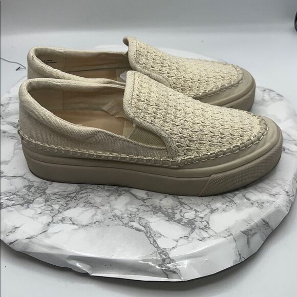 DOLCE VITA Off White Saydi Slip-On Sneaker-6.5 - Picture 2 of 8